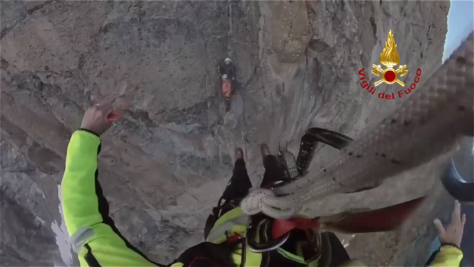 Locana Lo Spettacolare Video Del Salvataggio Di Due Alpinisti Bloccati