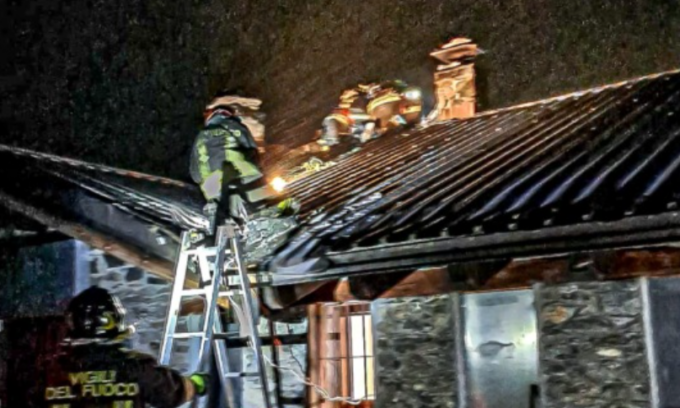 A Fuoco Un Abitazione Nella Notte Famiglie Evacuate La Casa Divorata