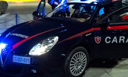 Nichelino, non si fermano all'atl dei carabinieri, fuggono e si schiantano con l'auto in via Matteotti