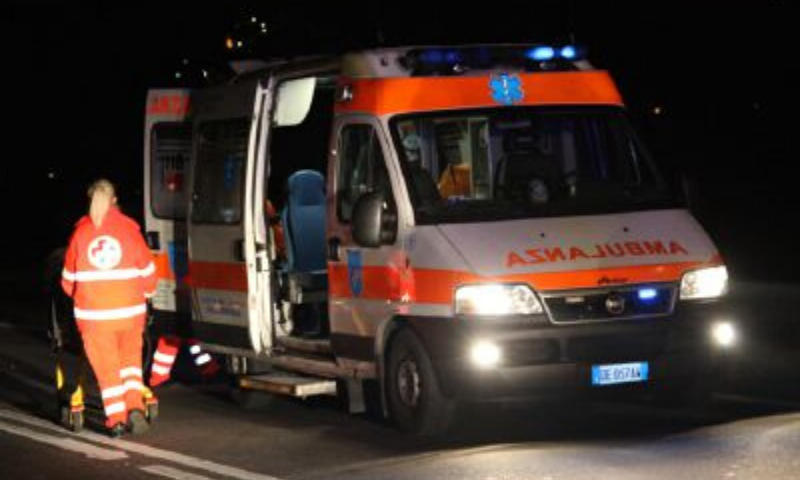 Due bambini di 7 e 8 anni investiti in corso Maroncelli