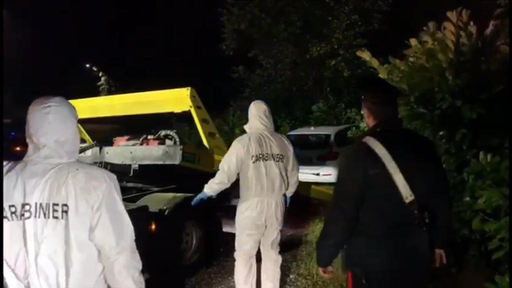 Consulente finanziario legato e imbavagliato nell’auto e ucciso con 5 colpi di pistola alla tempia: I VIDEO