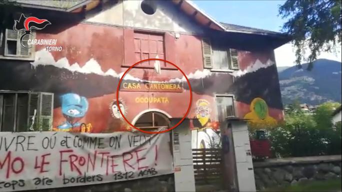 Occuparono una chiesa per aiutare i migranti: nei guai 17 antagonisti VIDEO