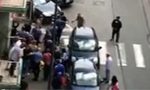 A Barriera di Milano l'arresto degenera in rissa: gli agenti usano il taser VIDEO