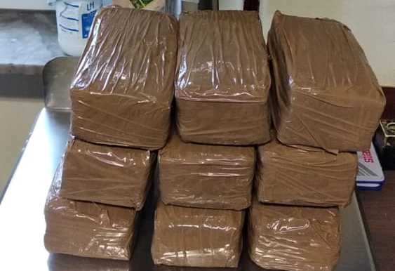 Folle inseguimento in tangenziale: arrestato con 10 kg di droga in auto FOTO