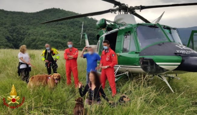 Due escursioniste (e i loro cani) salvate dai soccorsi dopo essere cadute in una scarpata FOTO
