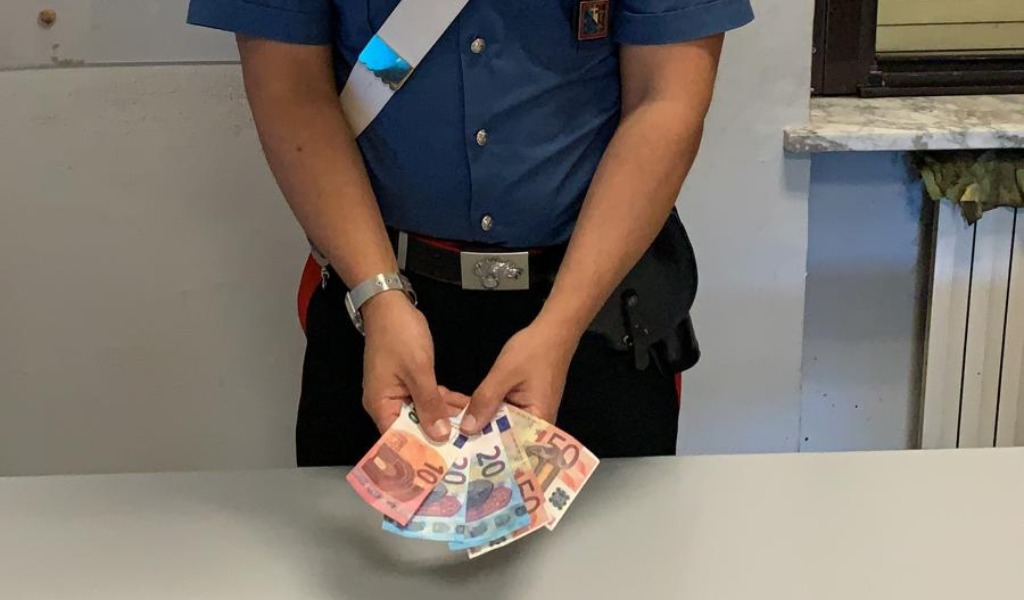 Colf infedele sostituiva banconote vere dell’anziana assistita con altre false