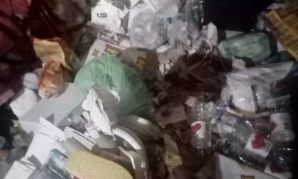 Anziana trovata in gravi condizioni in un appartamento pieno di rifiuti, escrementi e animali