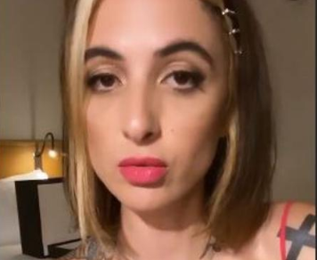 La denuncia di Ema Stochkolma: “Mi hanno filmato sotto la gonna con un telefonino” VIDEO