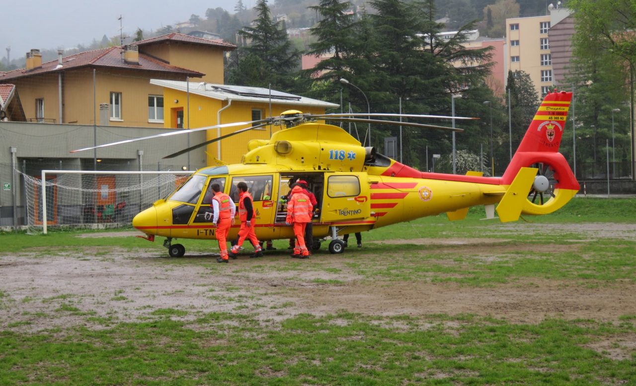 Pedone investito mentre attraversa sulle strisce