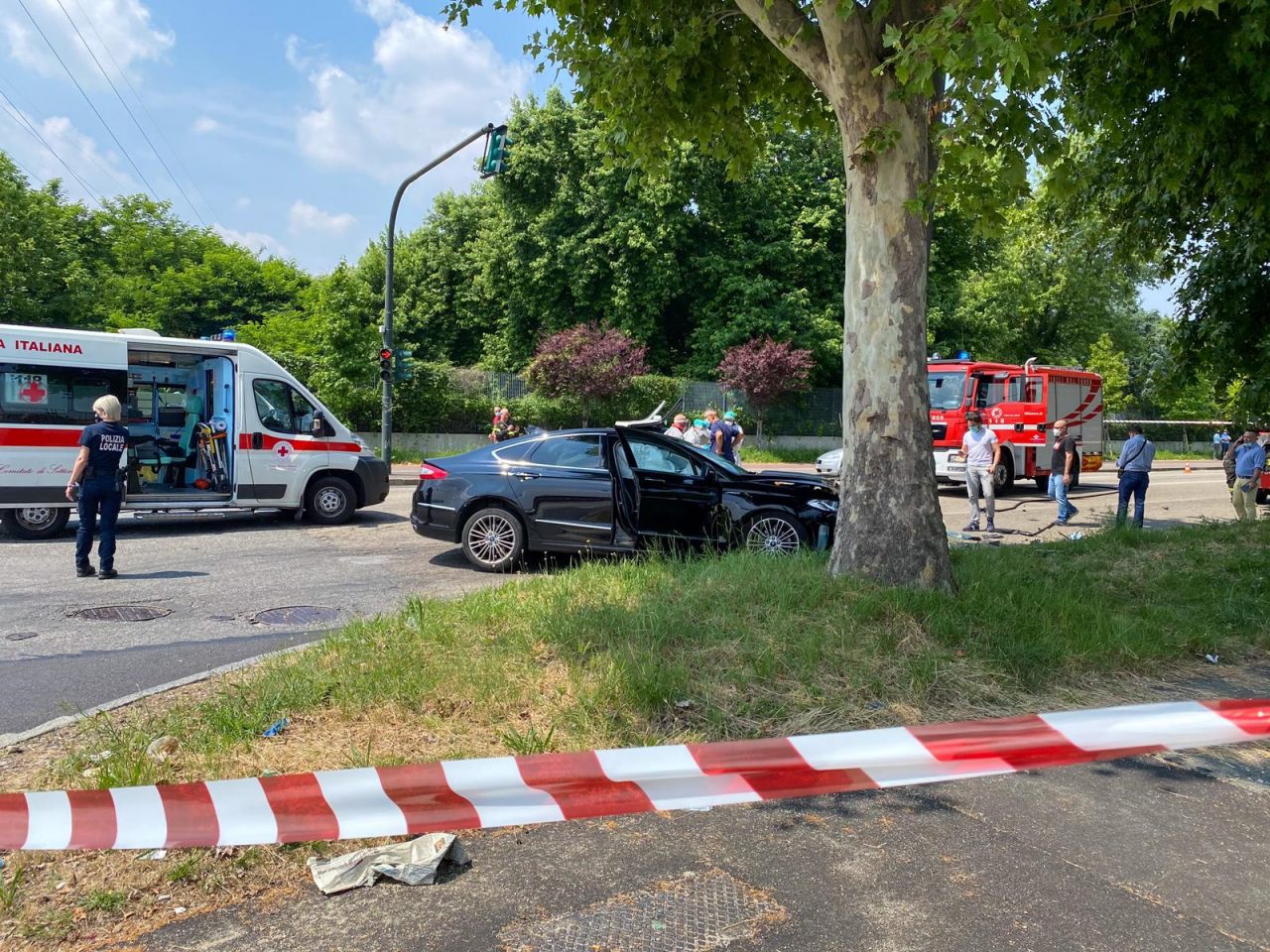 Incidente tra due auto in Lungo Stura Lazio: morta una donna