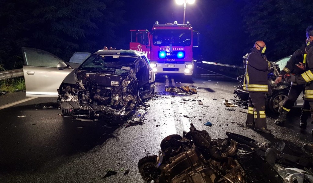 Violento frontale sulla SP460: quattro feriti, due in condizioni critiche | FOTO