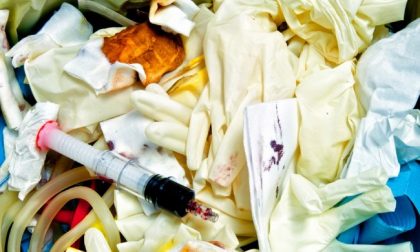 Netturbino si ferisce coi rifiuti sanitari gettati da un veterinario