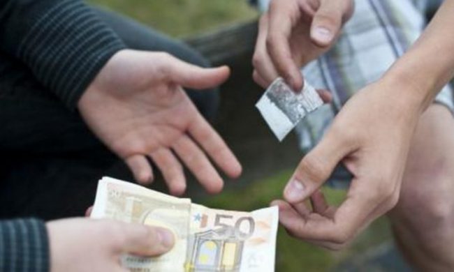 Spaccio in pieno giorno al Parco Sempione: via Ala Stura è fuori controllo