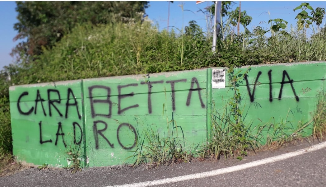 No Tav: le scritte contro l’onorevole dei 5 Stelle fanno arrabbiare il Comune