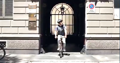 Torino e la "mobilità dolce": gli Eugenio di via di Gioia imitano la Gialappa's