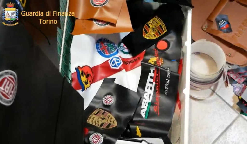 Sequestrata stamperia dei falsi ricambi d’auto venduti in tutto il mondo VIDEO