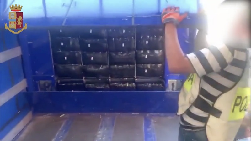 Fermato un tir con 350 chili di hashish diretto verso Torino VIDEO