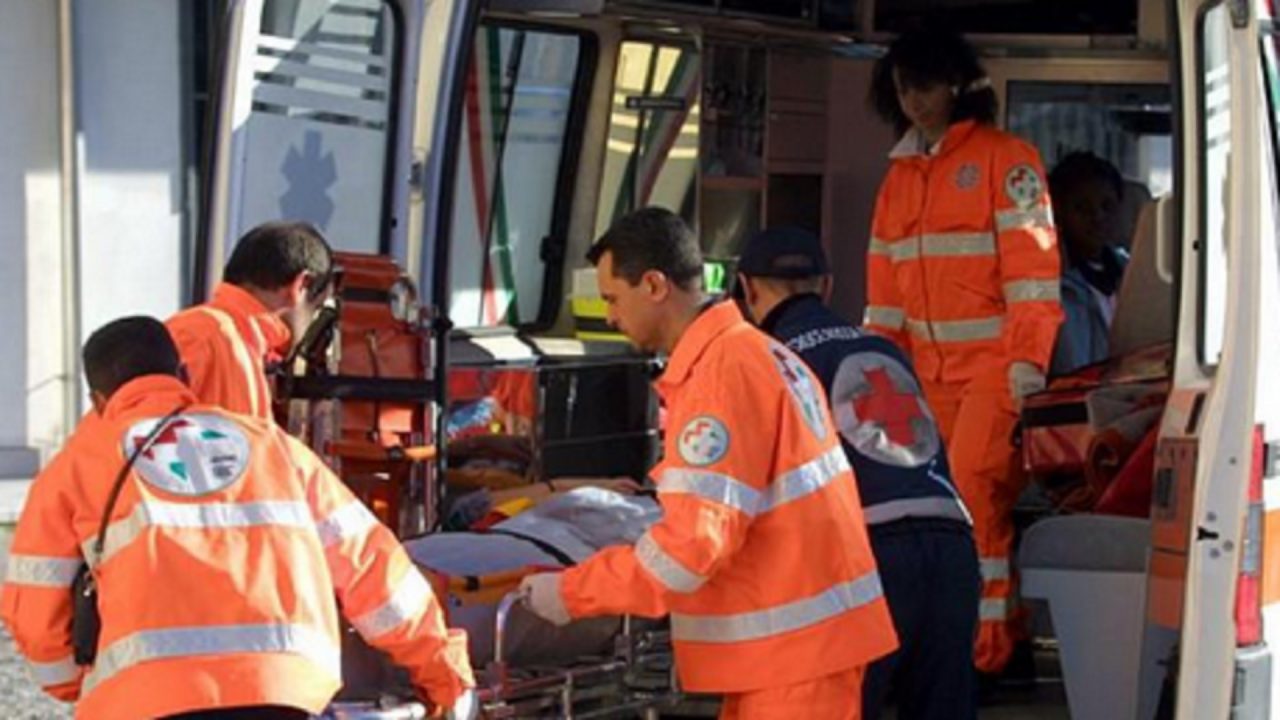 Centauro 25enne si schianta contro autobus della GTT: è grave