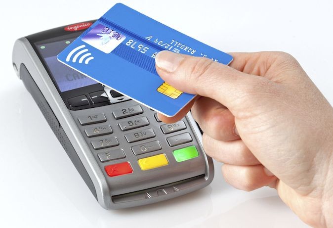Da oggi su metro e bus si può pagare con carte contactless