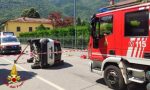 Scontro tra due Fiat Panda, una si capotta in mezzo alla strada