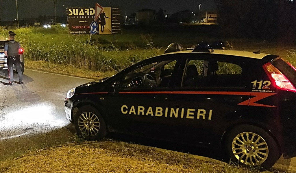 Sorpresi in auto con un etto di droga e 4mila euro in contanti: arrestati per spaccio