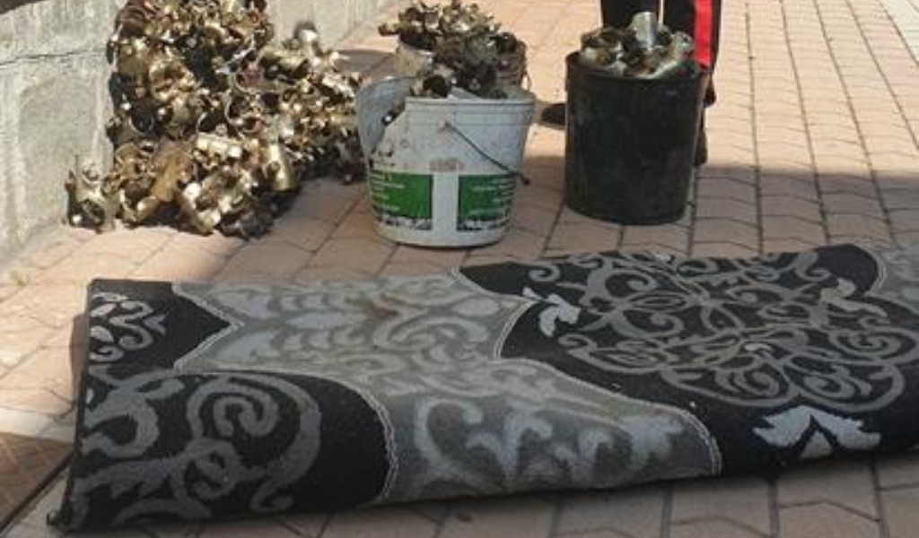 Rubano in azienda chiusa per ferie: bloccati con la refurtiva in auto