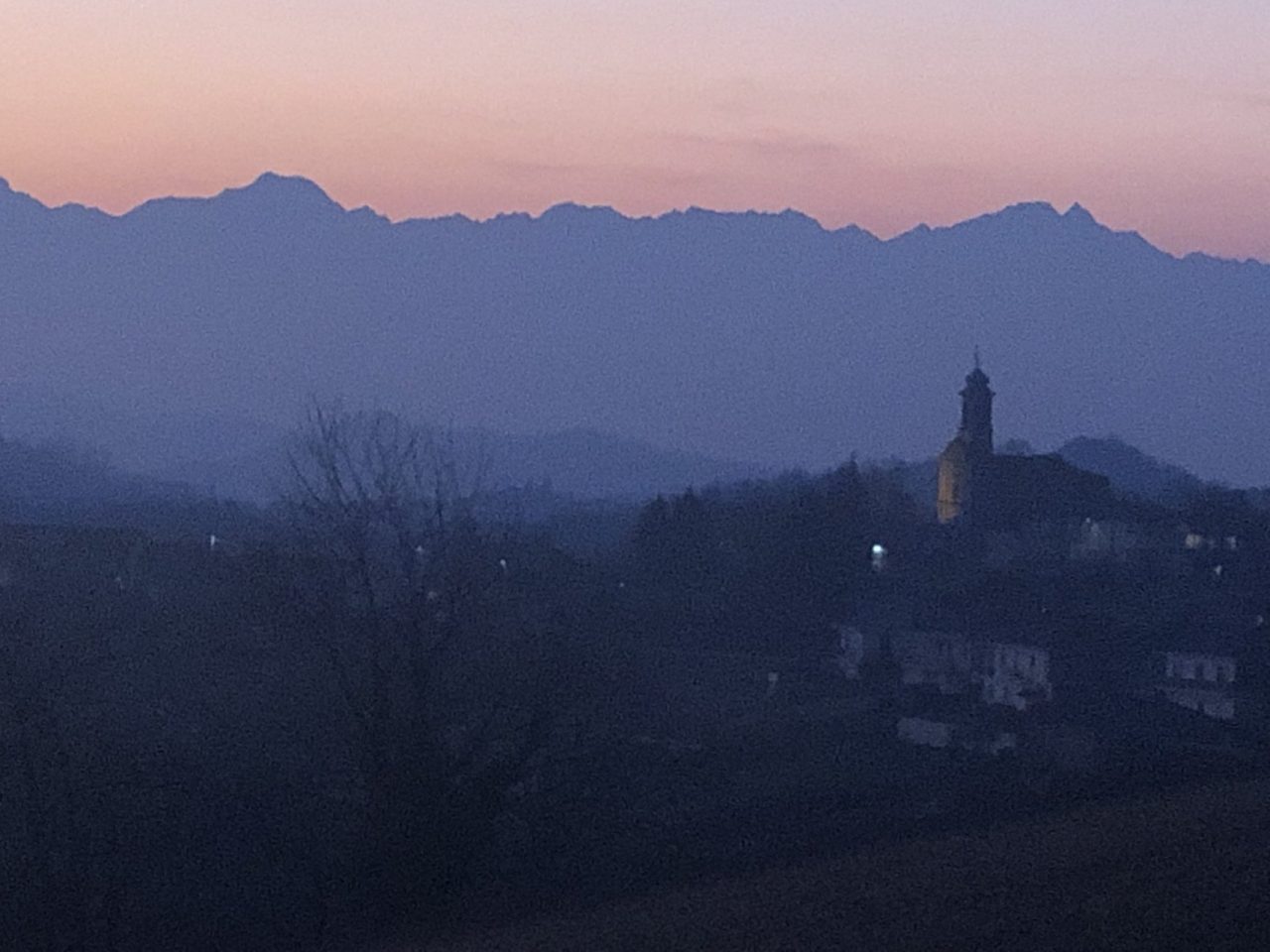 Coronavirus, famiglie in fuga dalle città: “Vado a vivere in campagna”