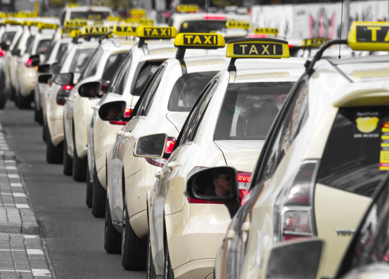 Scoperti dalla Polizia Municipale 11 taxi abusivi: scattano le sanzioni