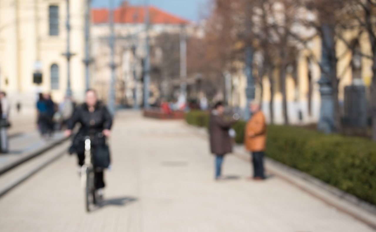 Ladra di biciclette in fuga: il proprietario non molla, la rincorre e la fa arrestare