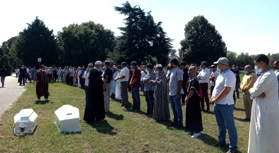 A Torino il funerale delle due sorelle schiacciate da un albero