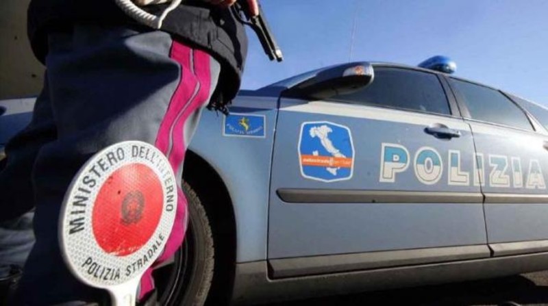 La sala scommesse ignora le disposizioni anti Covid: aperti e senza distanziamento