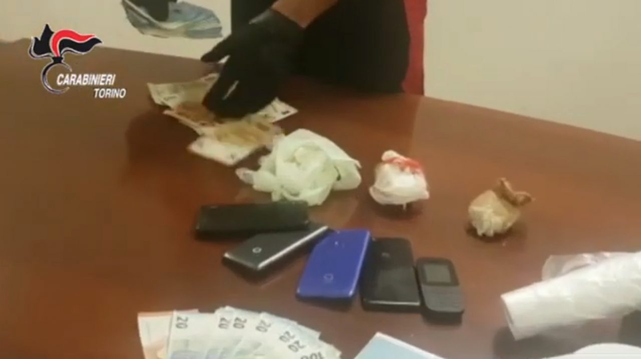 Arrestato pusher: in casa 135 grammi di cocaina e oltre 3mila euro in contanti