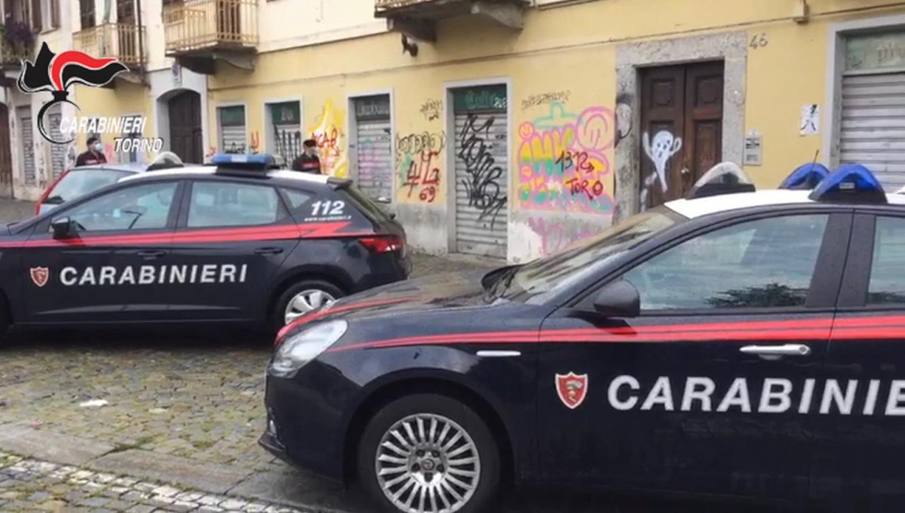 Spara per allontanare i clienti del suo Pub: arrestato LE FOTO