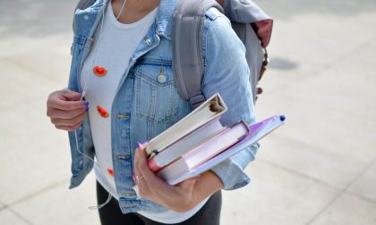 Alberto Cirio: "Mascherine obbligatorie fuori da scuola"