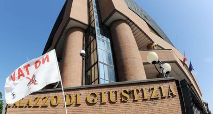 Fermati due No Tav per i volantini fuori dal Palagiustizia