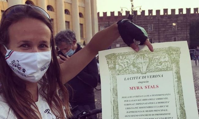 A che punto è l’eco impresa di Myra? Partita da Torino in bici per raccogliere plastica abbandonata