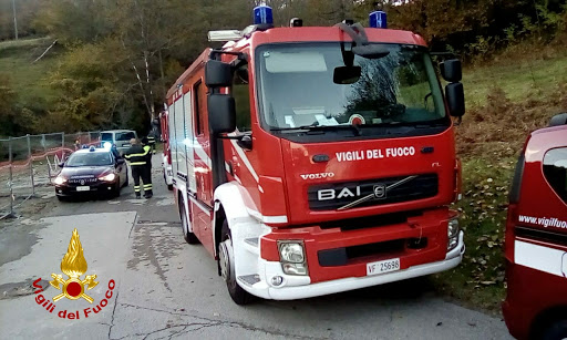 Giovane escursionista si perde nel bosco: immediato l’intervento dei vigili del fuoco