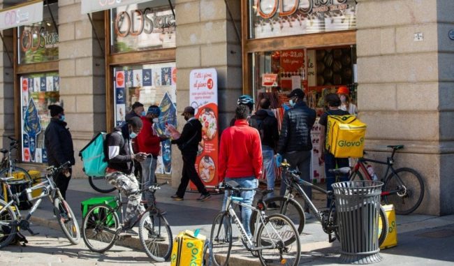 I riders torinesi protestano in strada per rivendicare i diritti che spettano loro