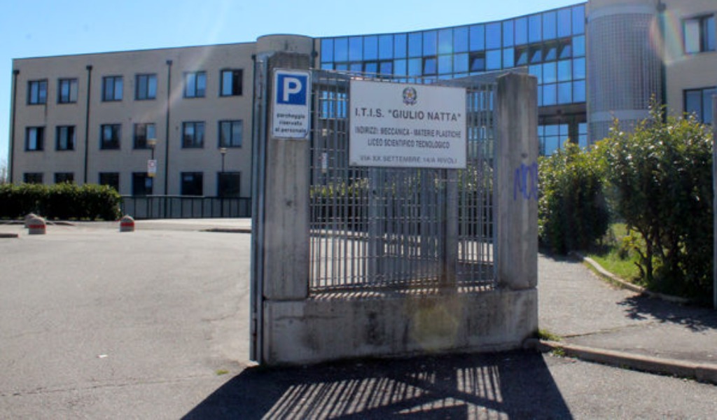 Nel Torinese la prima scuola Covid-free: nelle aule arrivano i pannelli “brucia virus”