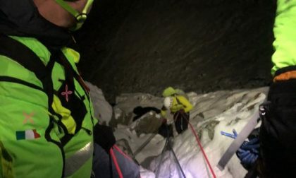 Salvati nella notte i due alpinisti di Torino rimasti incastrati con le corde durante una discesa