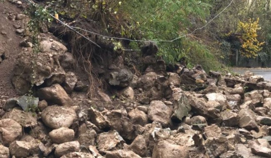 Allarme frana di Masone, casello in entrata chiuso