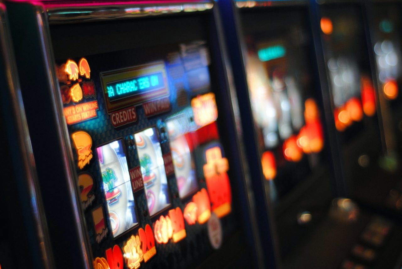 Maxi multa da 12.000 euro a un bar con slot machine di Torino