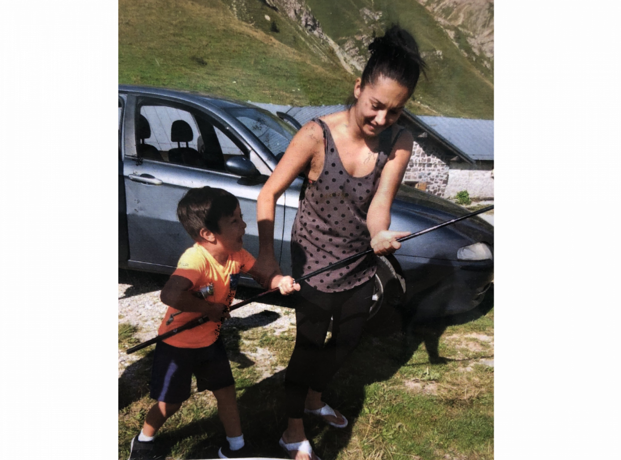 Oggi l’ultimo saluto a mamma Silvia e al suo bimbo di 5 anni morti nell’incidente di Caluso