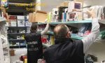 Maxi sequestro della Guardia di Finanza in uno store: 10mila articoli pericolosi per la salute FOTO