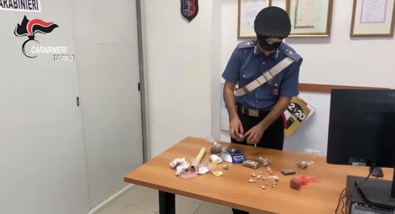 Colpo al market della droga in zona Lingotto: arrestati un corriere e cinque pusher