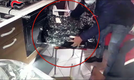Trovata marijuana per 100mila euro in un monolocale di Barriera Milano