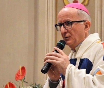 Il vescovo di Pinerolo e la scelta di sospendere le messe: “Uno sforzo per il bene comune”