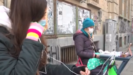 La lotta di Anita contro la Dad si allarga: stamattina in 20 a protestare fuori dal Gioberti