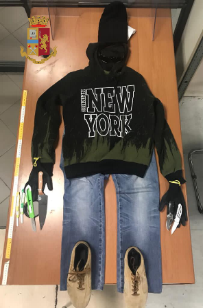 Ladro trasformista si porta dietro il kit da vero “professionista”, ma non è abbastanza…