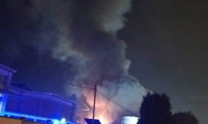 Incendio a Volpiano, a fuoco il Deposito Amiat di materiali pericolosi